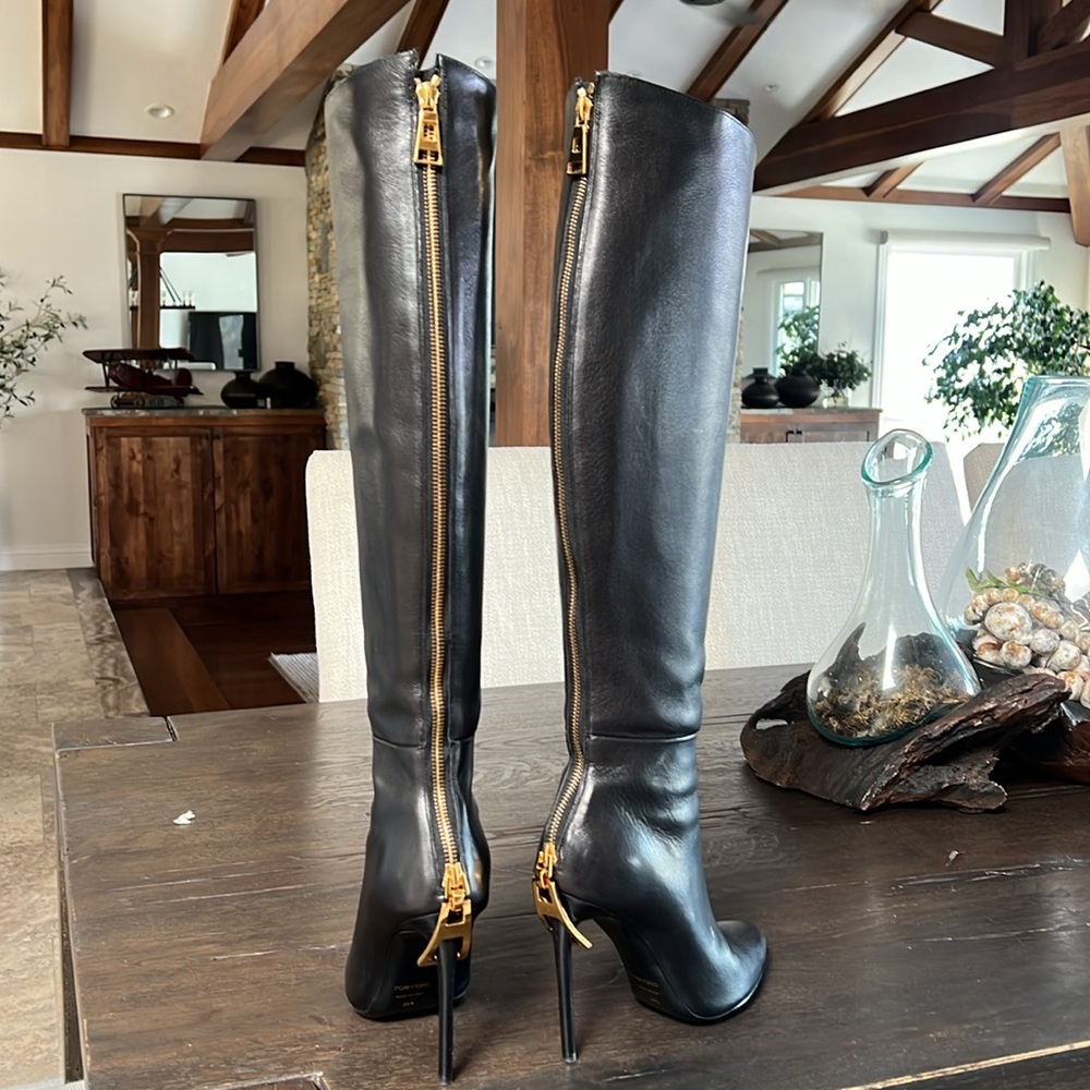 Black tall/high black leather boots gold zipper with a beautiful formal look. - Picture 7 of 11